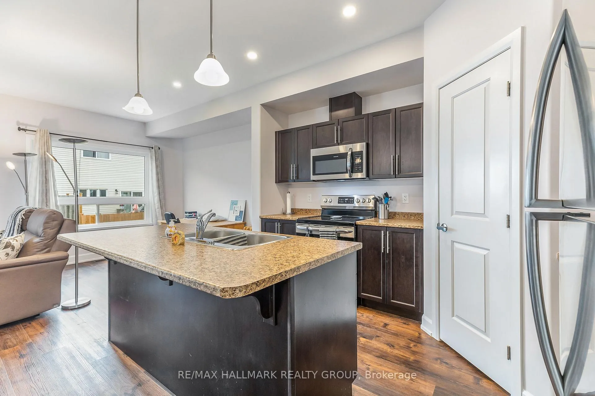 Photo 7 of 90 Vimy Ridge Crescent, Arnprior — HOMEH
