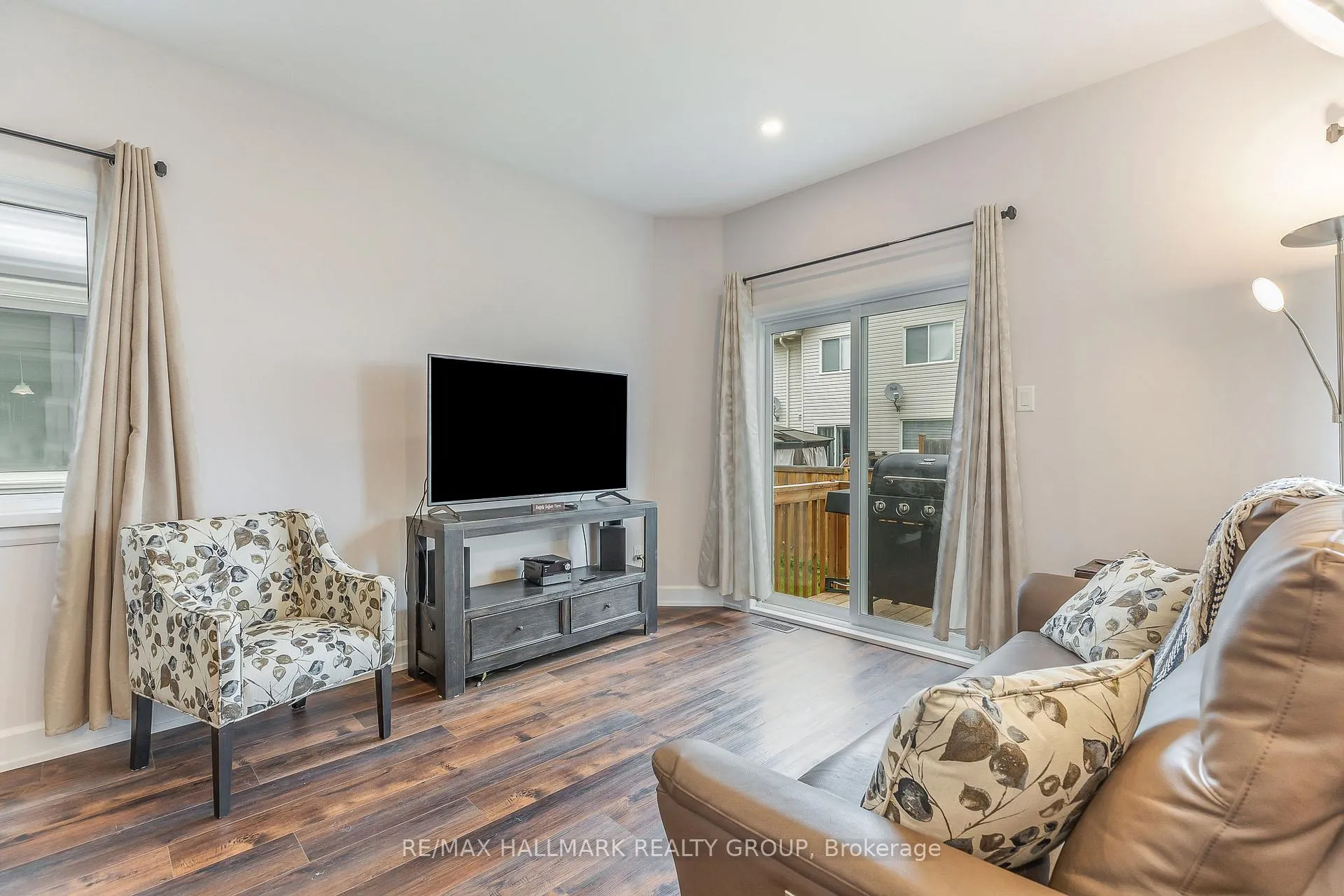 Photo 9 of 90 Vimy Ridge Crescent, Arnprior — HOMEH