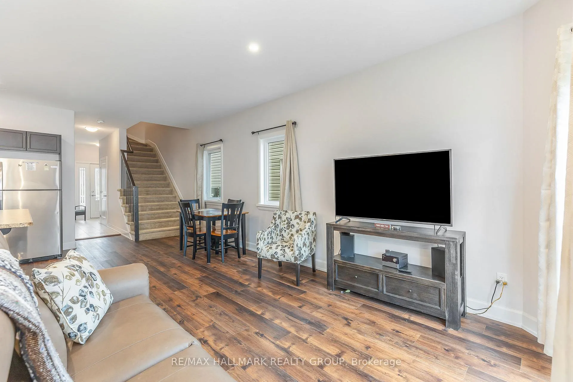 Photo 10 of 90 Vimy Ridge Crescent, Arnprior — HOMEH