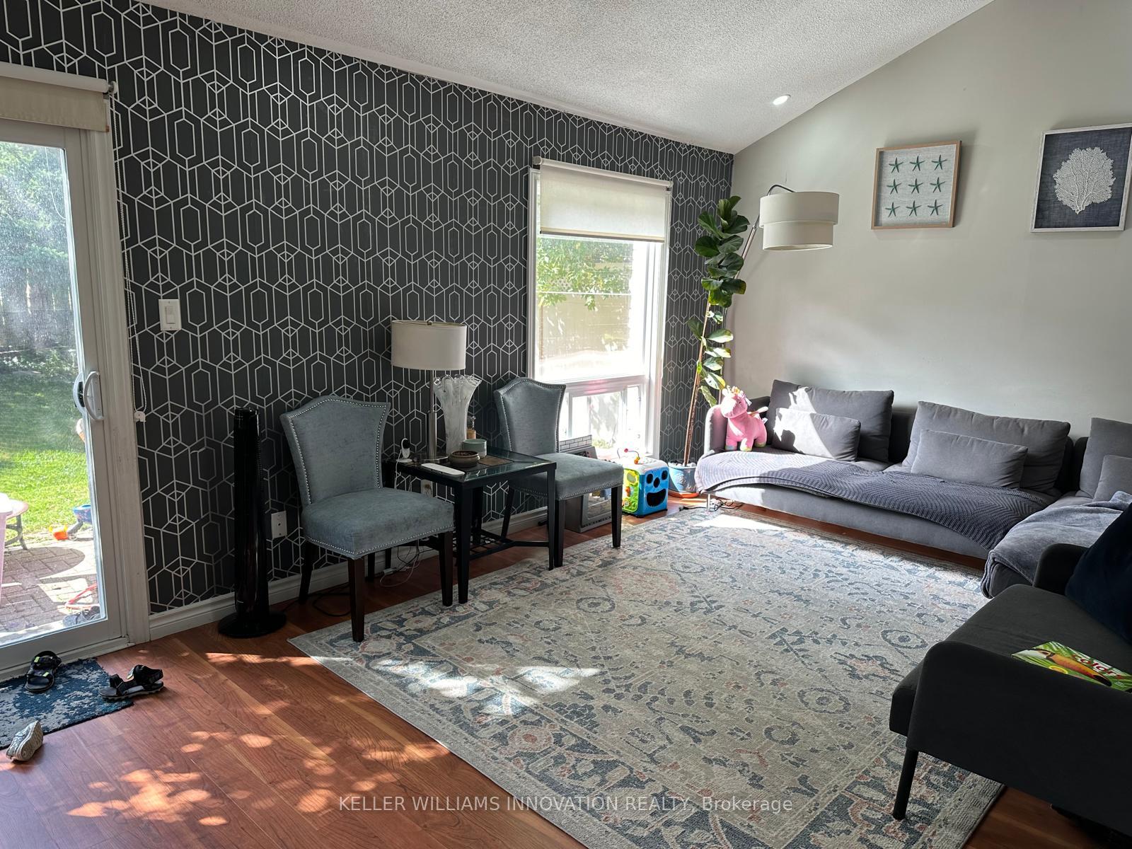 Photo 5 of Unit Unit B, 533 Rosemeadow Crescent, Waterloo — HOMEH