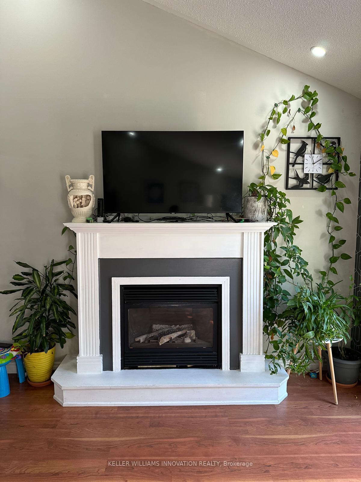 Photo 7 of Unit Unit B, 533 Rosemeadow Crescent, Waterloo — HOMEH