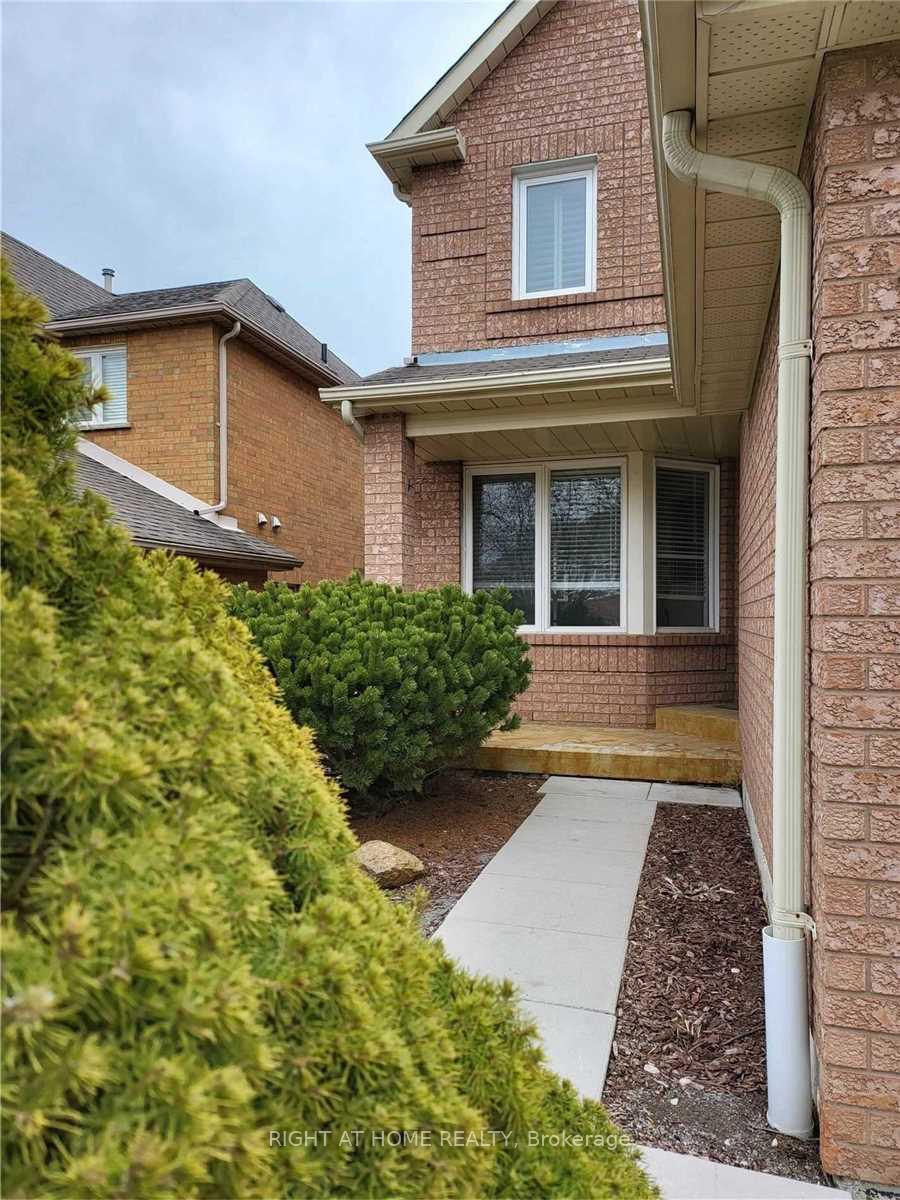 Photo 4 of Unit Upper Level, 115 Bonny Meadows Drive, Aurora, Aurora Highlands — HOMEH