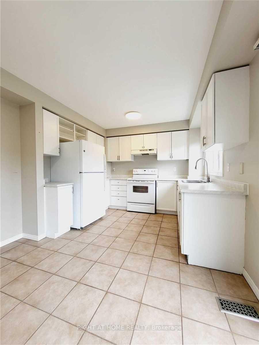 Photo 16 of Unit Upper Level, 115 Bonny Meadows Drive, Aurora, Aurora Highlands — HOMEH