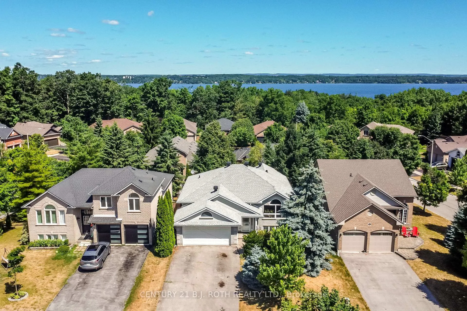 Photo 3 of 55 Bloxham Place, Barrie, Bayshore — HOMEH
