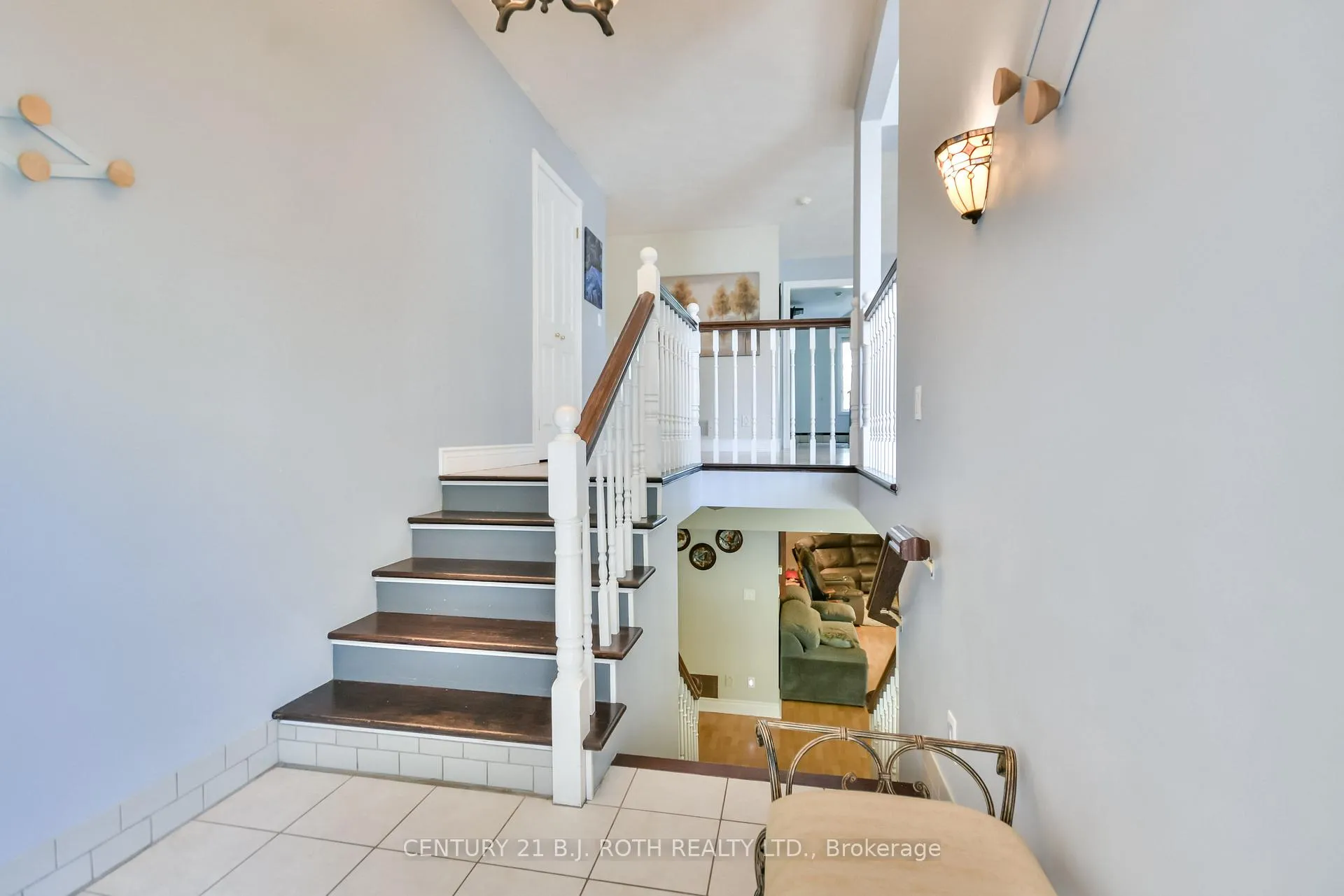 Photo 7 of 55 Bloxham Place, Barrie, Bayshore — HOMEH