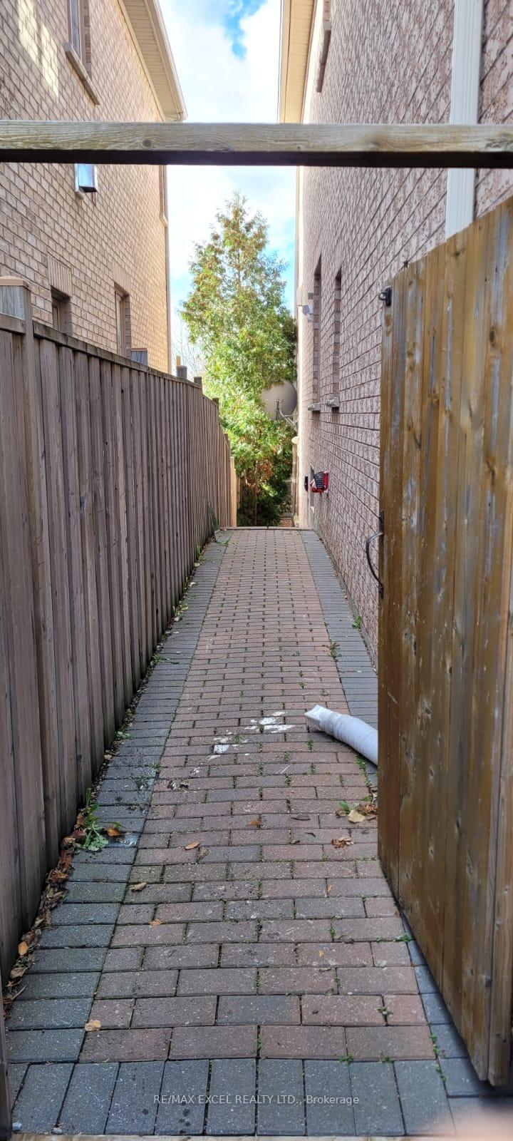 Photo 2 of 95 Lady Karen Crescent Basement, Vaughan, Patterson — HOMEH