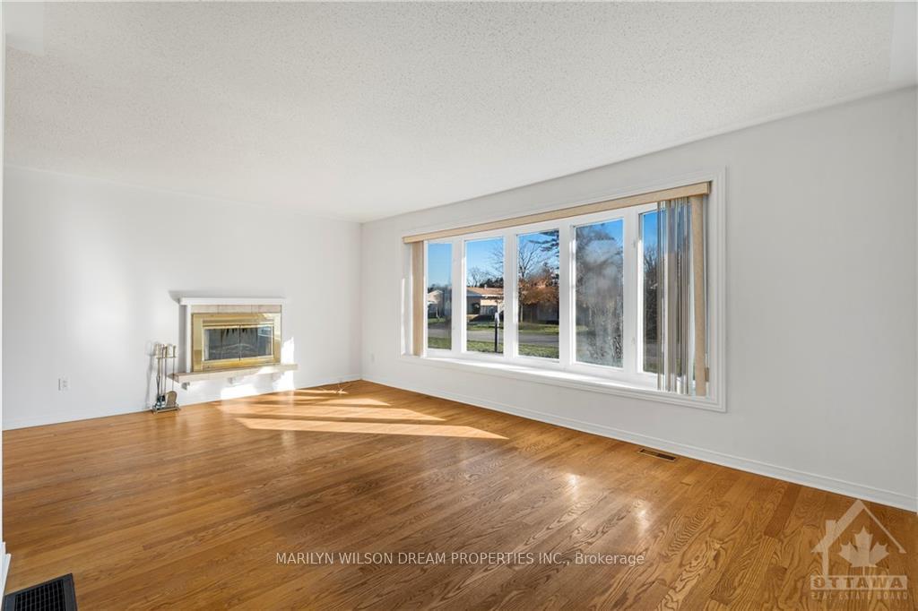 Photo 5 of 17 Domus Crescent, Ottawa, Lynwood Village — HOMEH