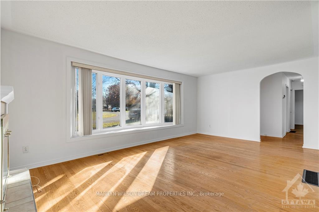 Photo 9 of 17 Domus Crescent, Ottawa, Lynwood Village — HOMEH