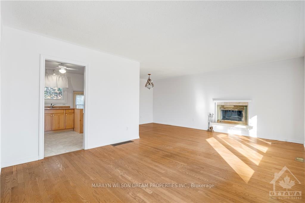 Photo 7 of 17 Domus Crescent, Ottawa, Lynwood Village — HOMEH