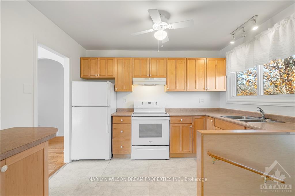Photo 8 of 17 Domus Crescent, Ottawa, Lynwood Village — HOMEH