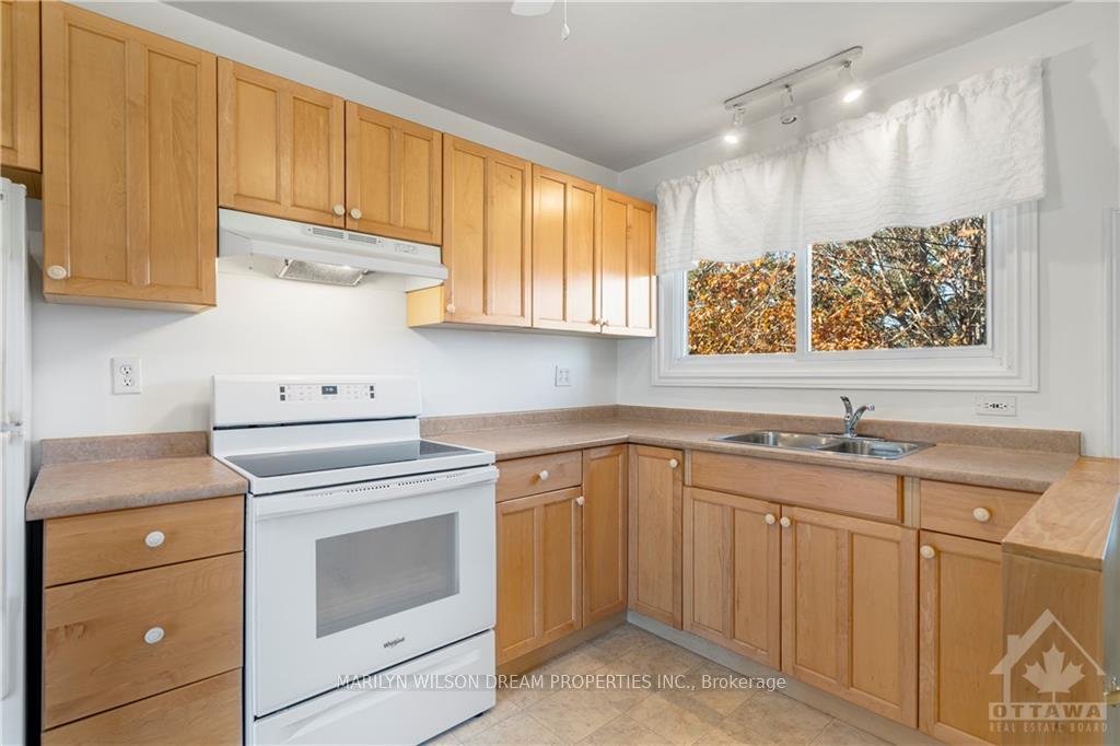 Photo 10 of 17 Domus Crescent, Ottawa, Lynwood Village — HOMEH