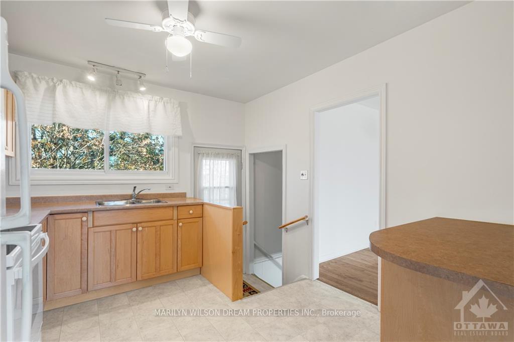 Photo 11 of 17 Domus Crescent, Ottawa, Lynwood Village — HOMEH