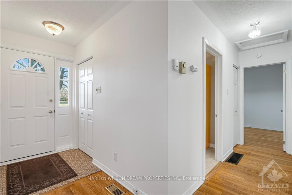 Photo 12 of 17 Domus Crescent, Ottawa, Lynwood Village — HOMEH