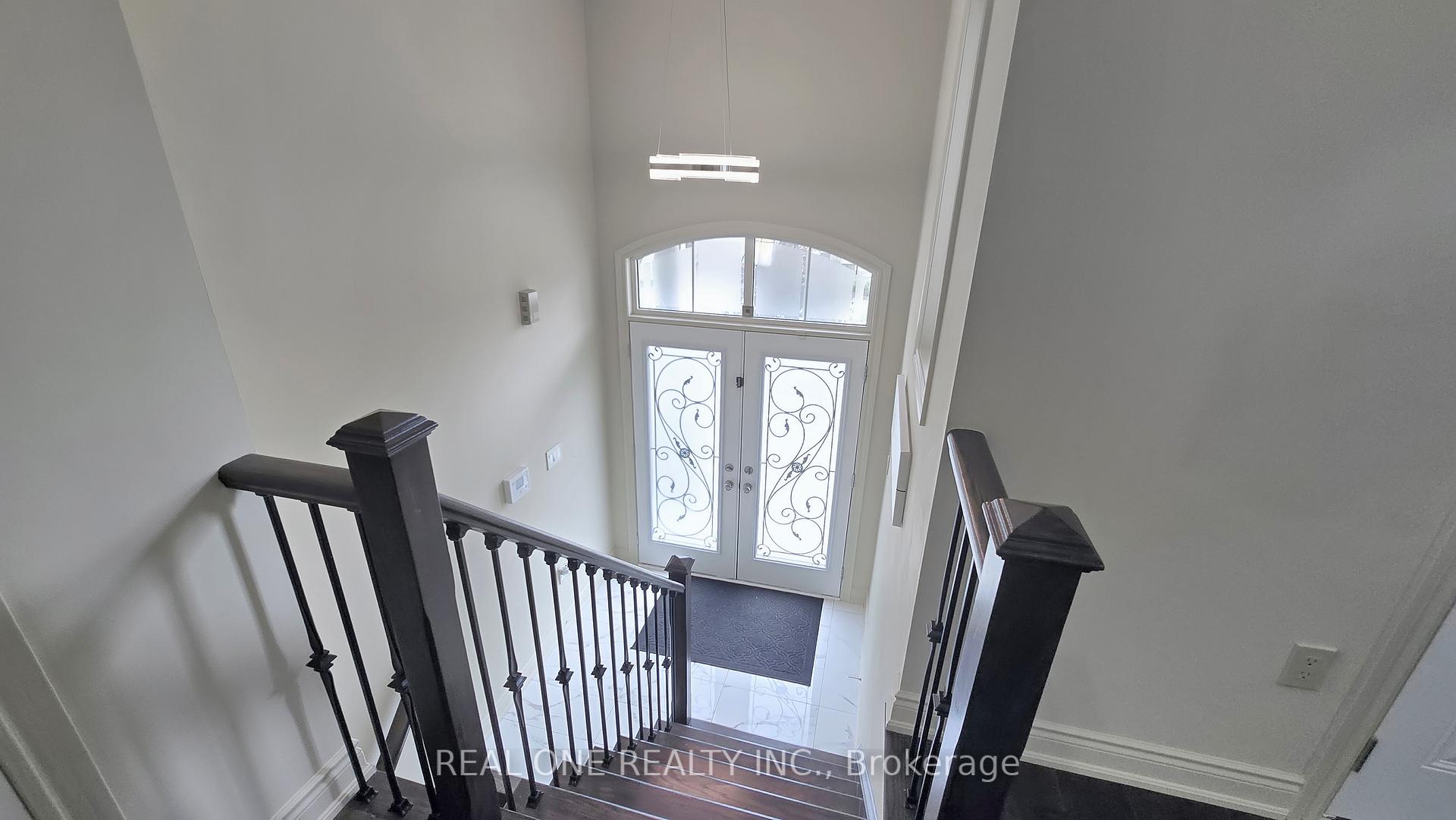 Photo 3 of 193 Cranbrook Crescent, Vaughan, Kleinburg — HOMEH