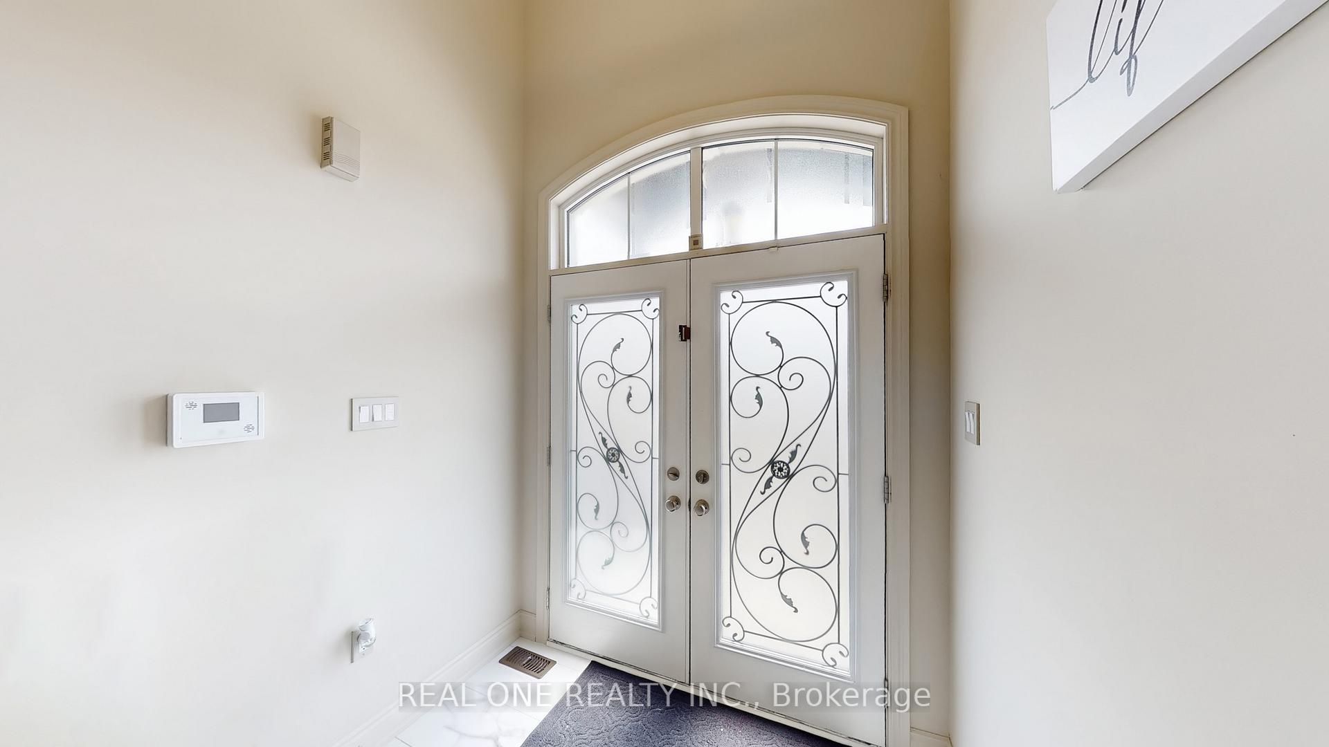 Photo 4 of 193 Cranbrook Crescent, Vaughan, Kleinburg — HOMEH
