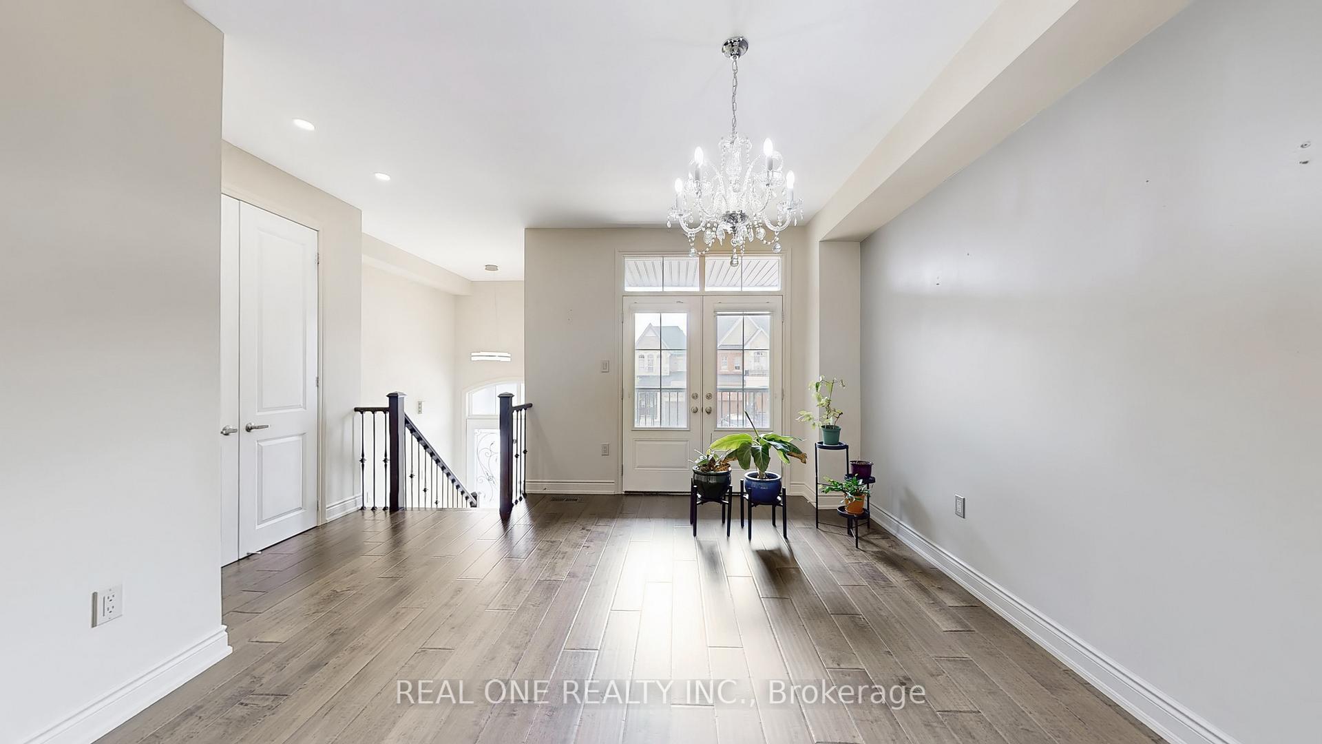 Photo 5 of 193 Cranbrook Crescent, Vaughan, Kleinburg — HOMEH