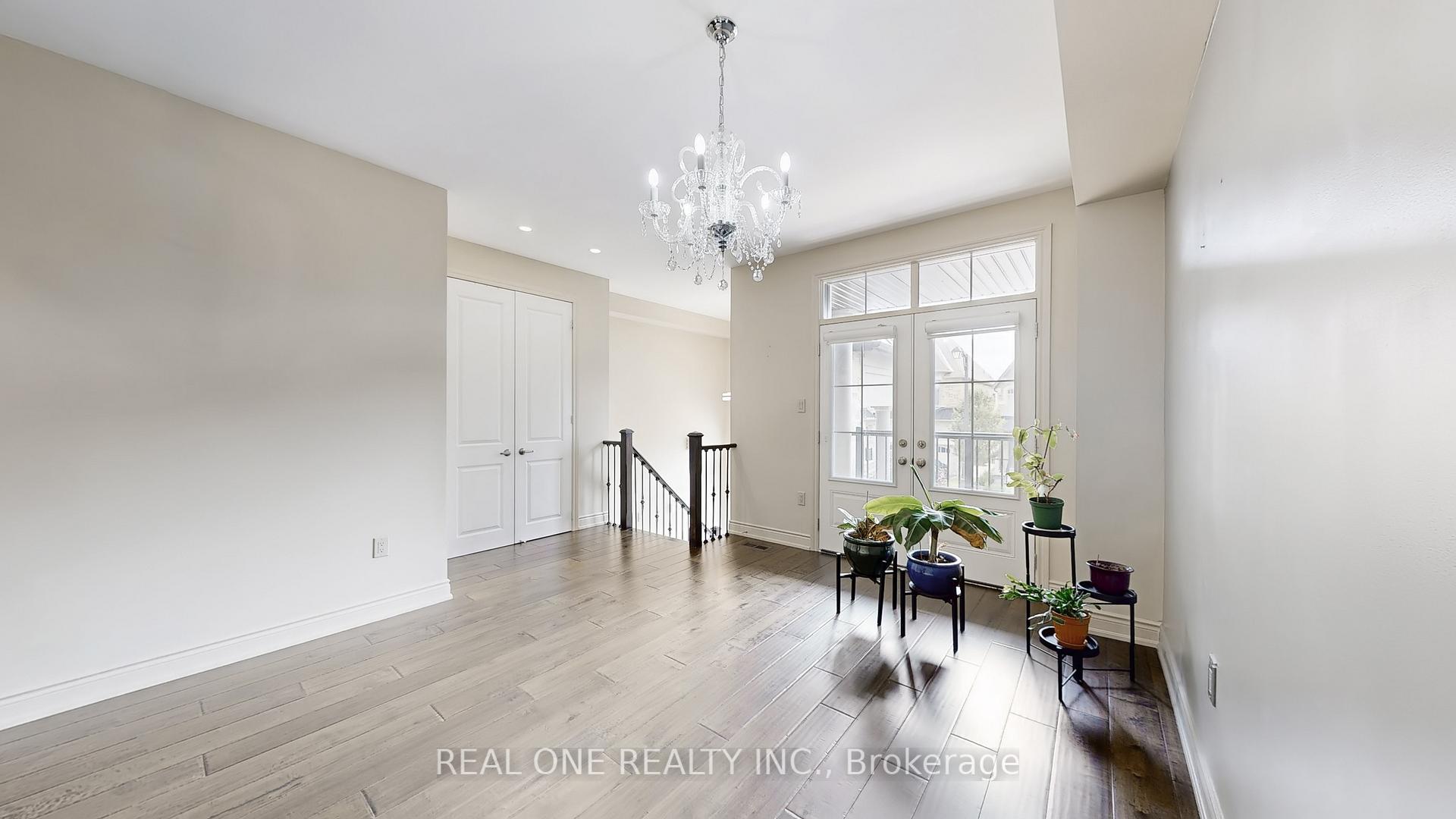 Photo 7 of 193 Cranbrook Crescent, Vaughan, Kleinburg — HOMEH