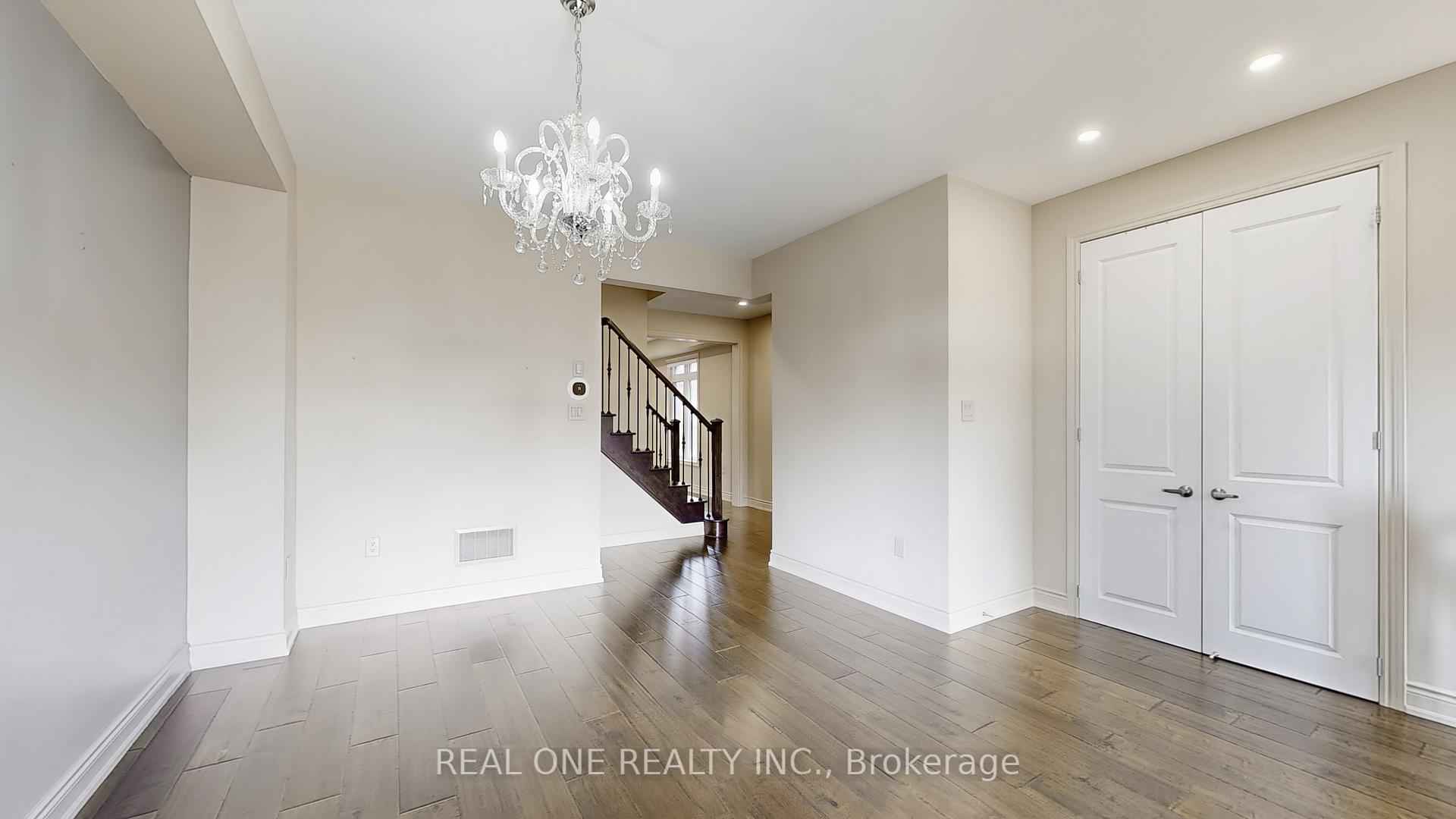 Photo 8 of 193 Cranbrook Crescent, Vaughan, Kleinburg — HOMEH