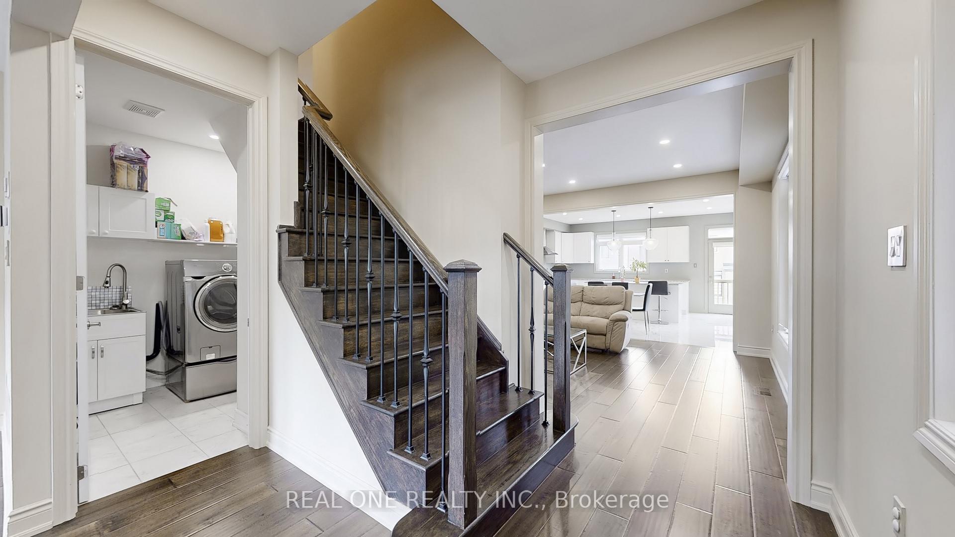 Photo 9 of 193 Cranbrook Crescent, Vaughan, Kleinburg — HOMEH