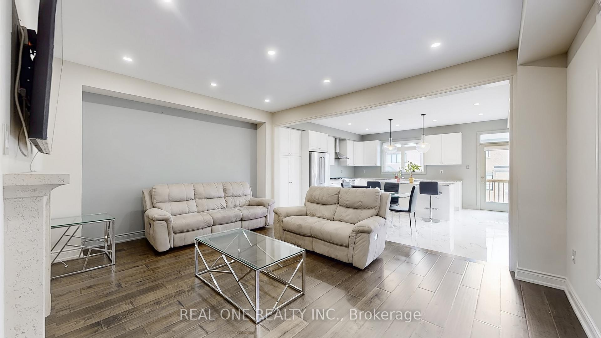 Photo 10 of 193 Cranbrook Crescent, Vaughan, Kleinburg — HOMEH