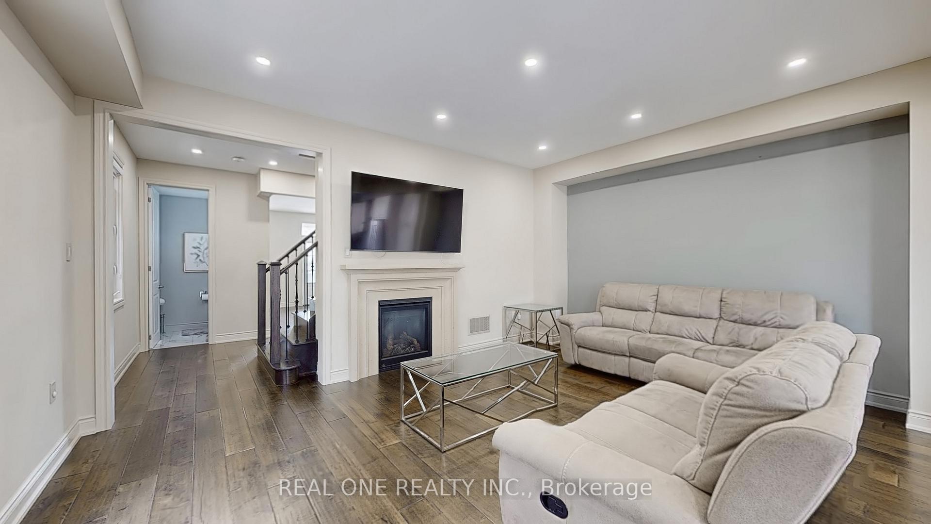 Photo 12 of 193 Cranbrook Crescent, Vaughan, Kleinburg — HOMEH