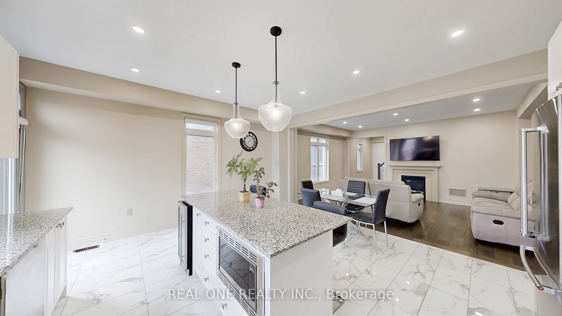 Photo 17 of 193 Cranbrook Crescent, Vaughan, Kleinburg — HOMEH