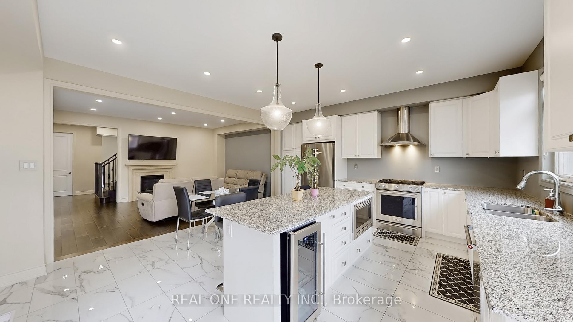 Photo 19 of 193 Cranbrook Crescent, Vaughan, Kleinburg — HOMEH