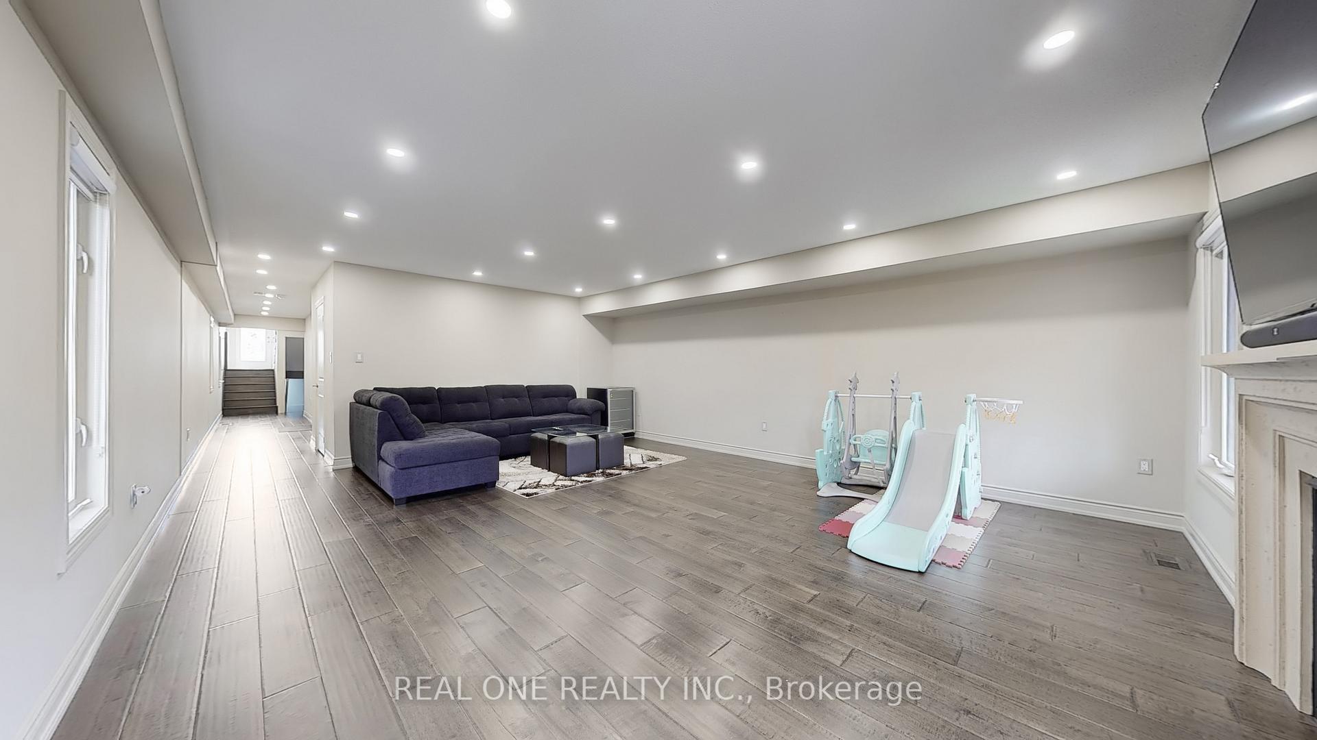Photo 22 of 193 Cranbrook Crescent, Vaughan, Kleinburg — HOMEH
