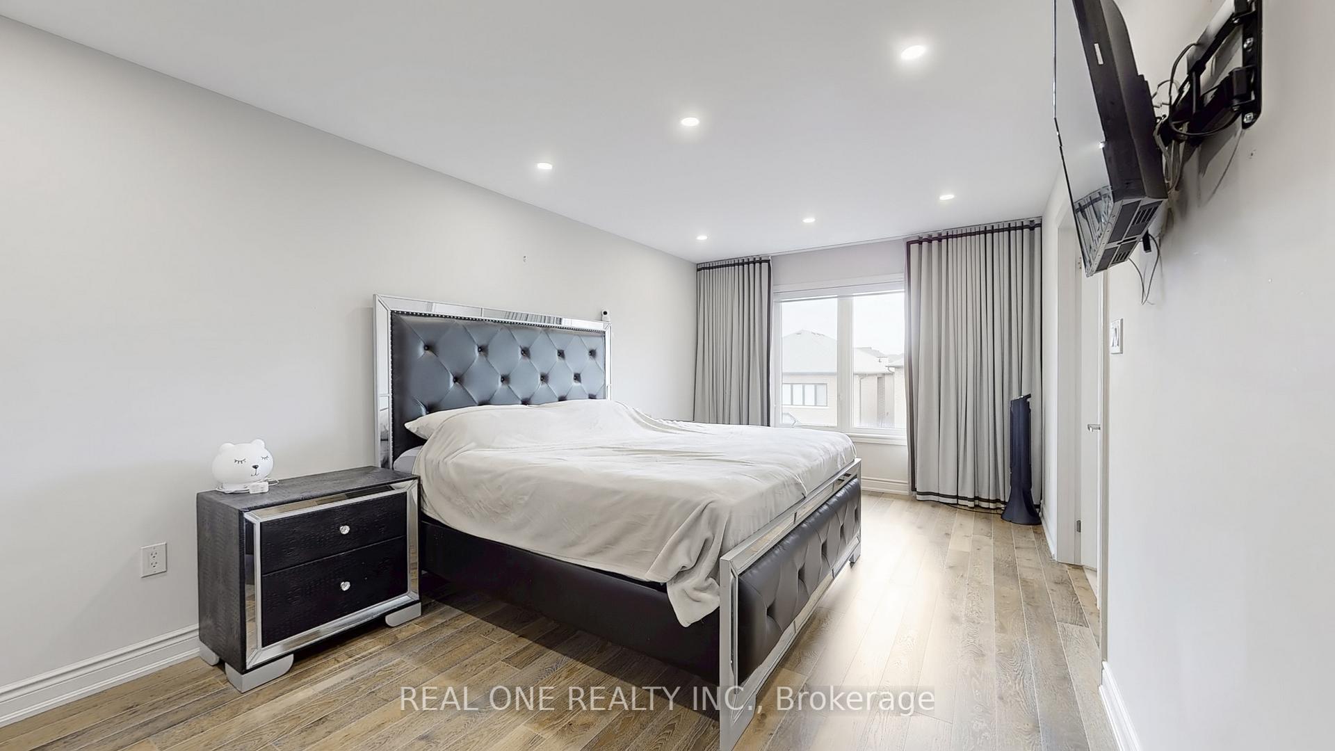 Photo 23 of 193 Cranbrook Crescent, Vaughan, Kleinburg — HOMEH