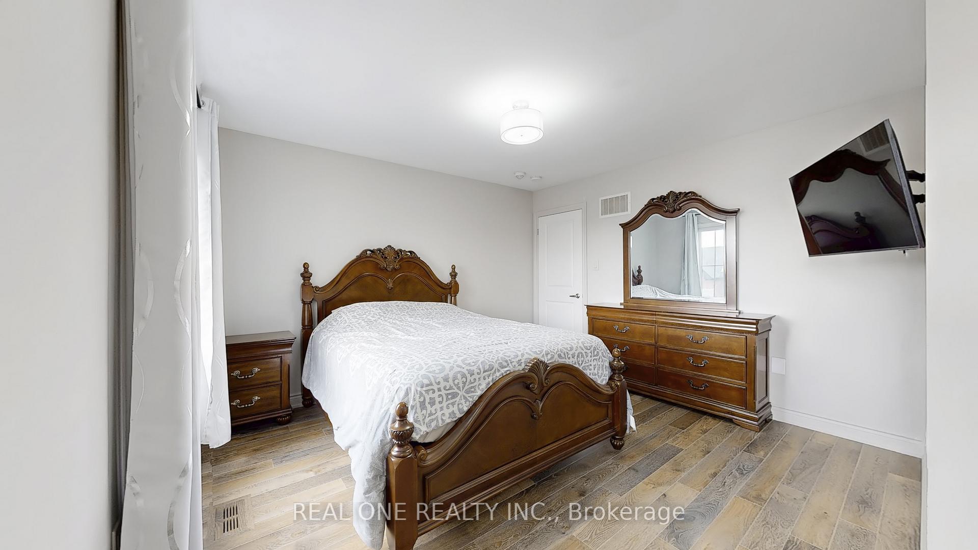 Photo 30 of 193 Cranbrook Crescent, Vaughan, Kleinburg — HOMEH