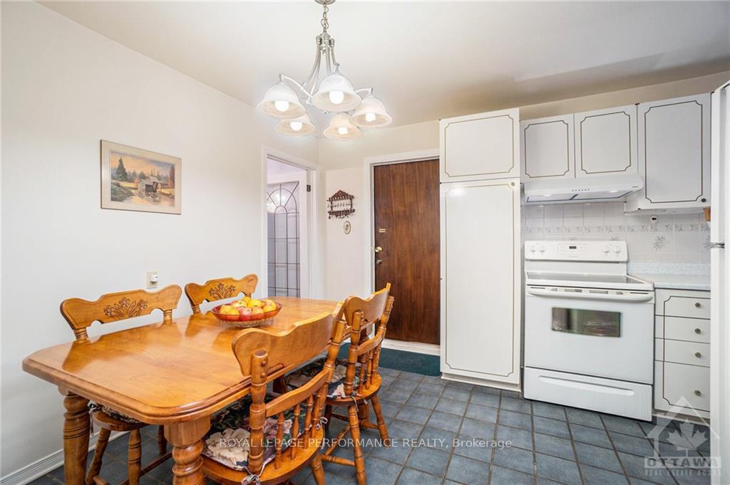 Photo 4 of 2192 Emard Crescent, Ottawa, Beacon Hill North — HOMEH