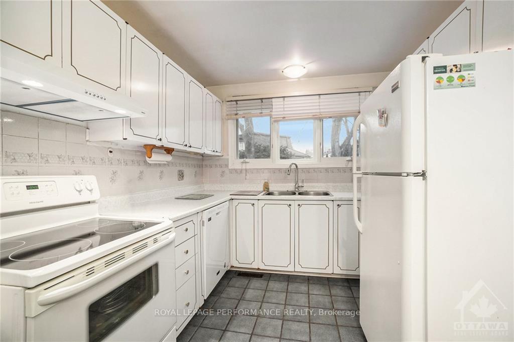 Photo 5 of 2192 Emard Crescent, Ottawa, Beacon Hill North — HOMEH