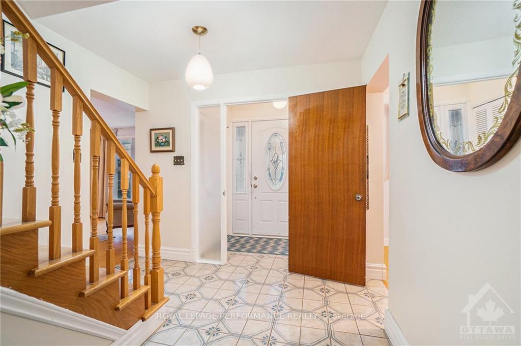Photo 7 of 2192 Emard Crescent, Ottawa, Beacon Hill North — HOMEH