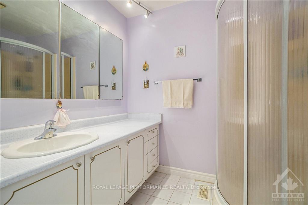Photo 11 of 2192 Emard Crescent, Ottawa, Beacon Hill North — HOMEH