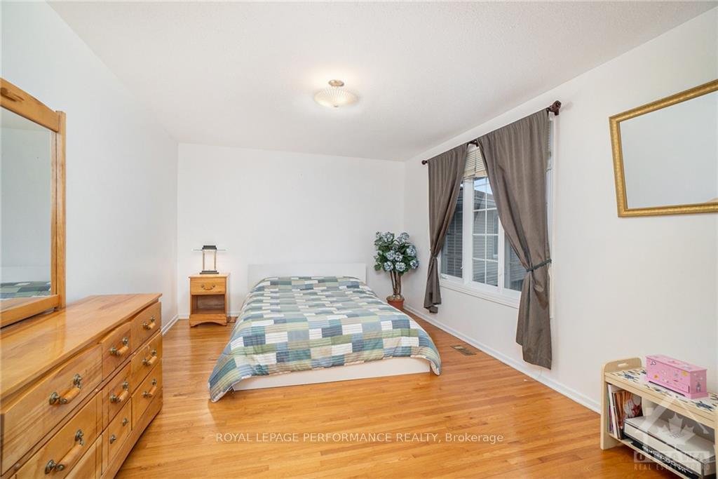 Photo 12 of 2192 Emard Crescent, Ottawa, Beacon Hill North — HOMEH