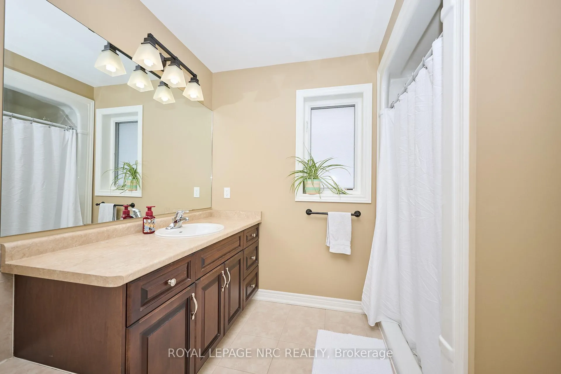 Photo 28 of 117 Creekside Drive, Welland, Coyle Creek — HOMEH