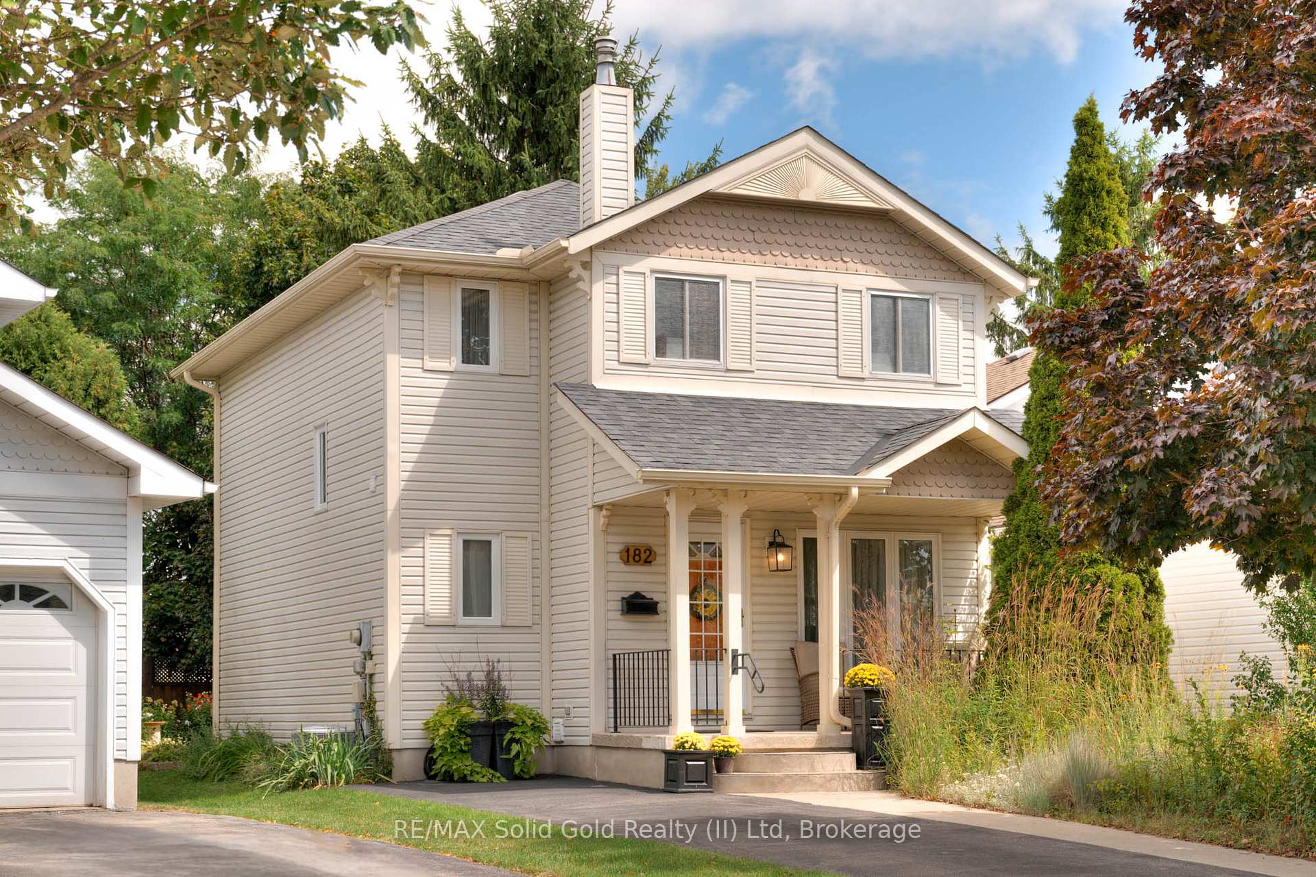 Photo 4 of 182 Auburn Drive, Waterloo — HOMEH