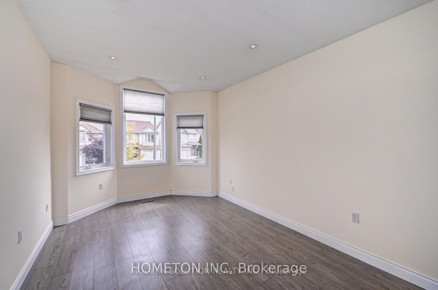 Photo 14 of 717 Paris Boulevard, Waterloo — HOMEH