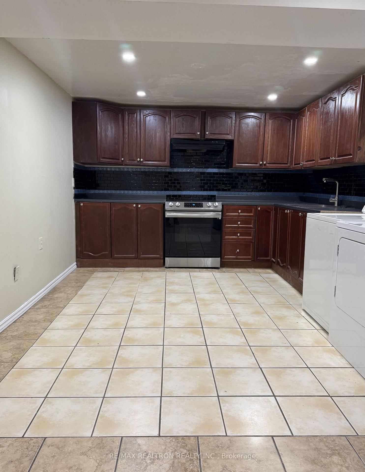 Photo 13 of Unit Bsmnt, 29 Wicks Drive, Ajax, Central East — HOMEH