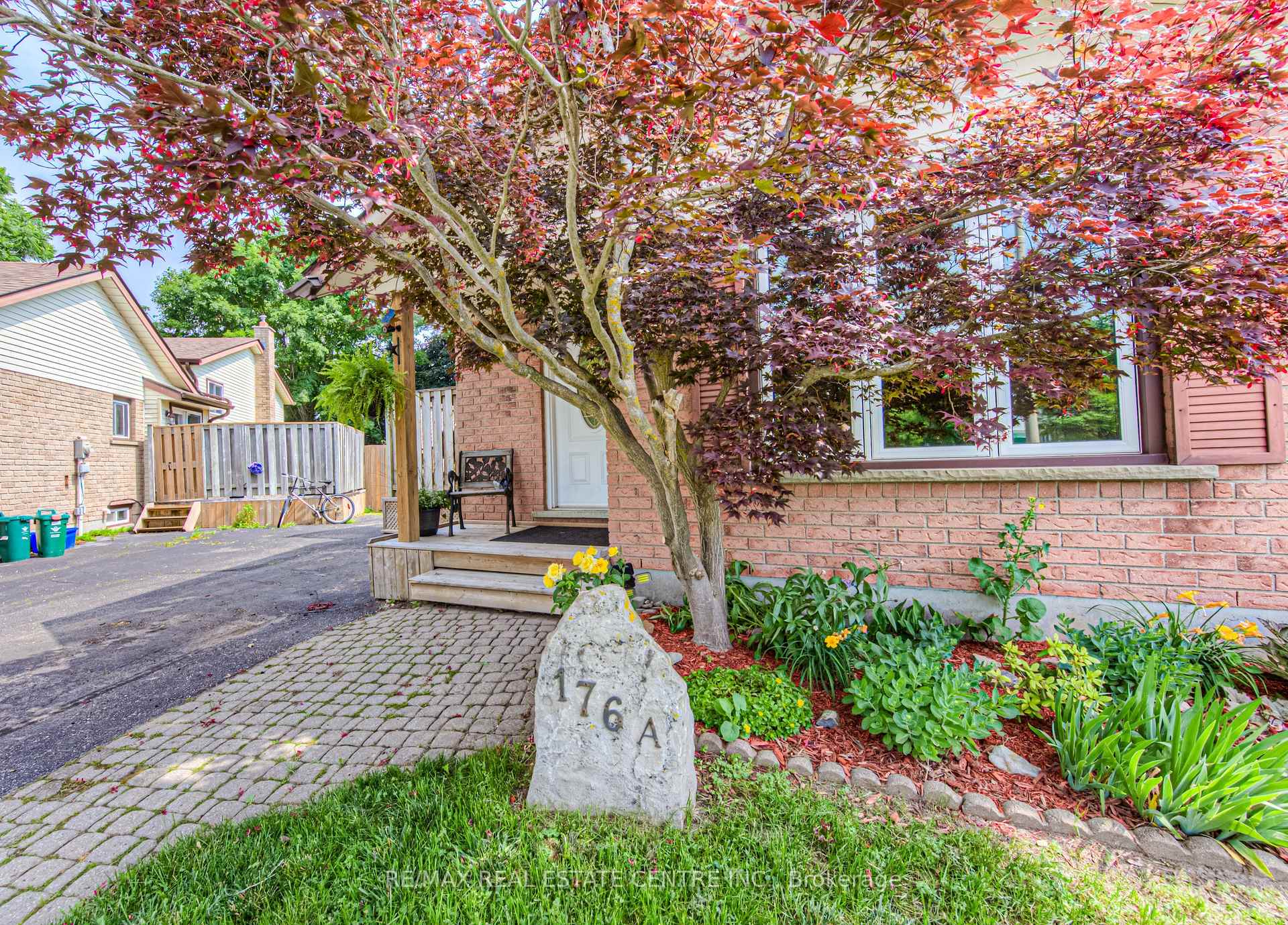 Photo 2 of 176 Coghill Place, Waterloo — HOMEH