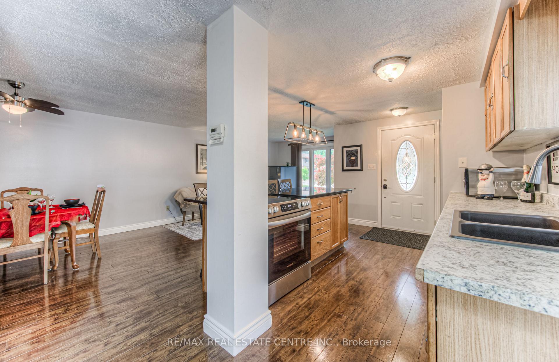 Photo 4 of 176 Coghill Place, Waterloo — HOMEH