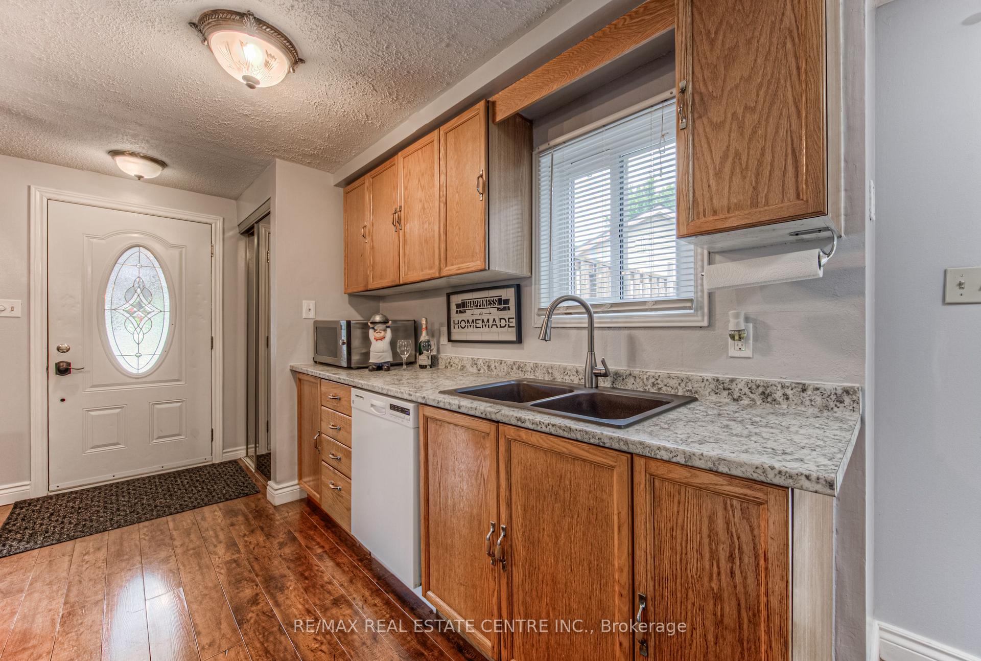 Photo 5 of 176 Coghill Place, Waterloo — HOMEH