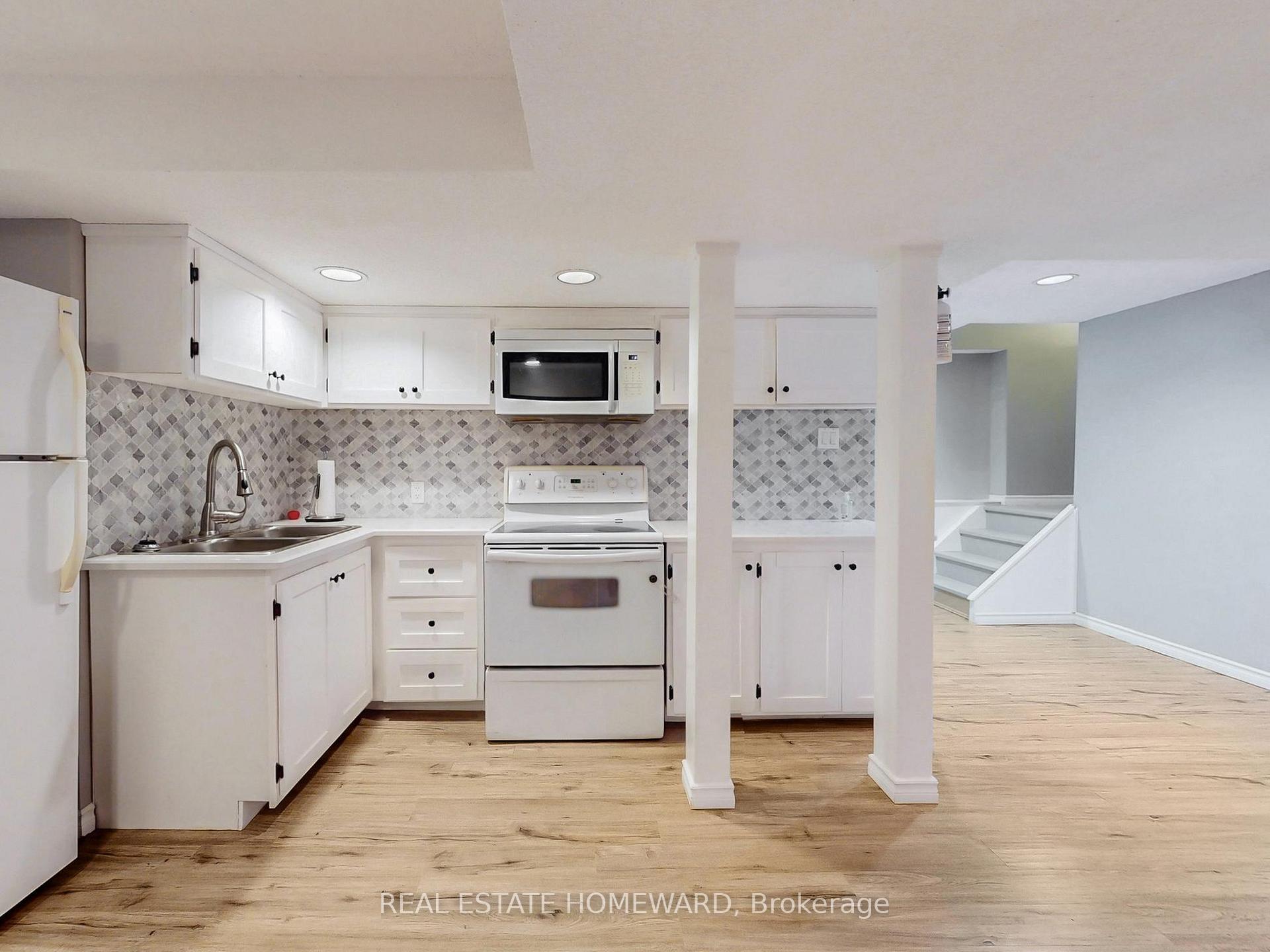 Photo 6 of Unit Basement, 106 Walton Drive, Aurora, Aurora Village — HOMEH