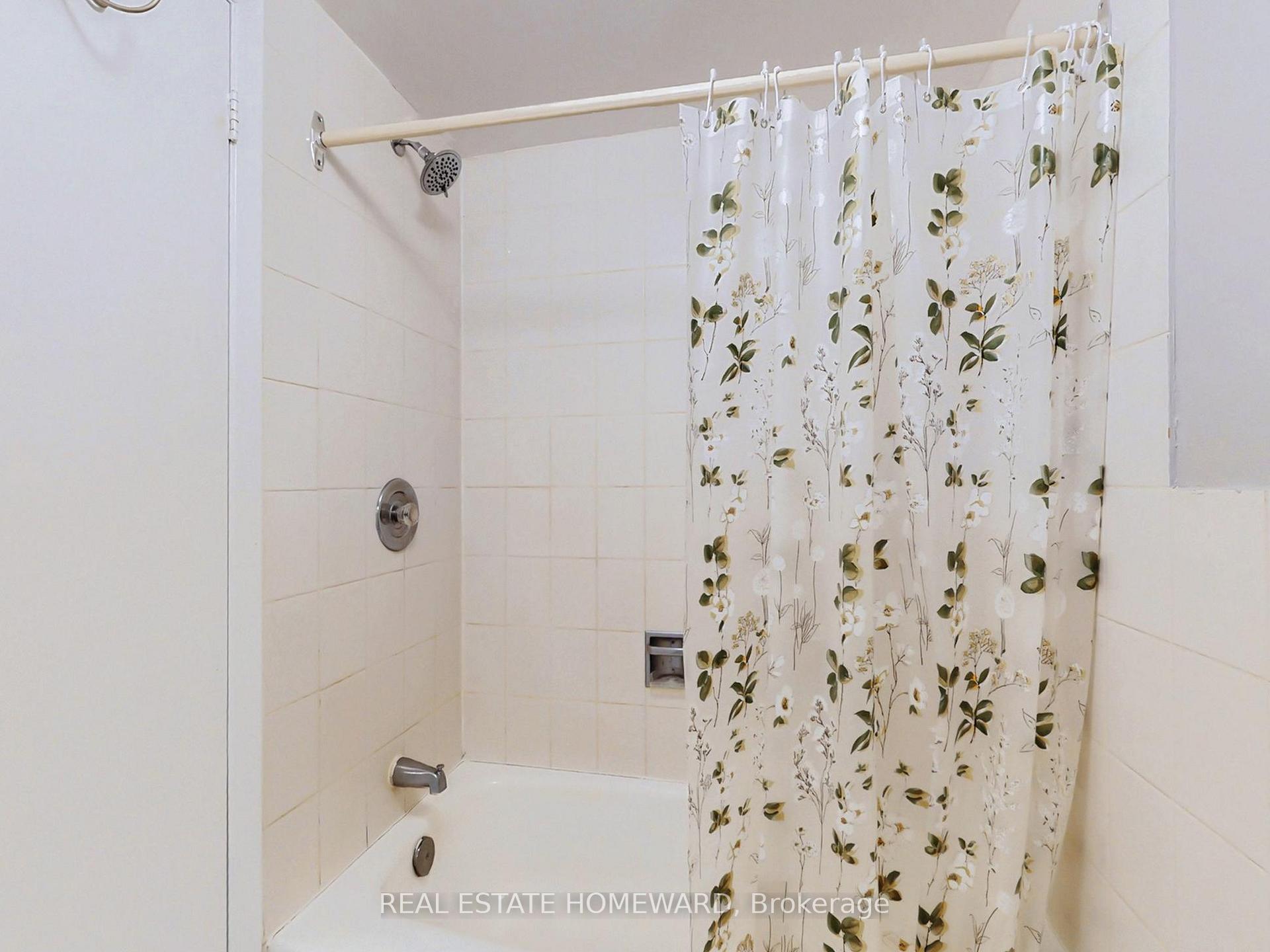 Photo 10 of Unit Basement, 106 Walton Drive, Aurora, Aurora Village — HOMEH