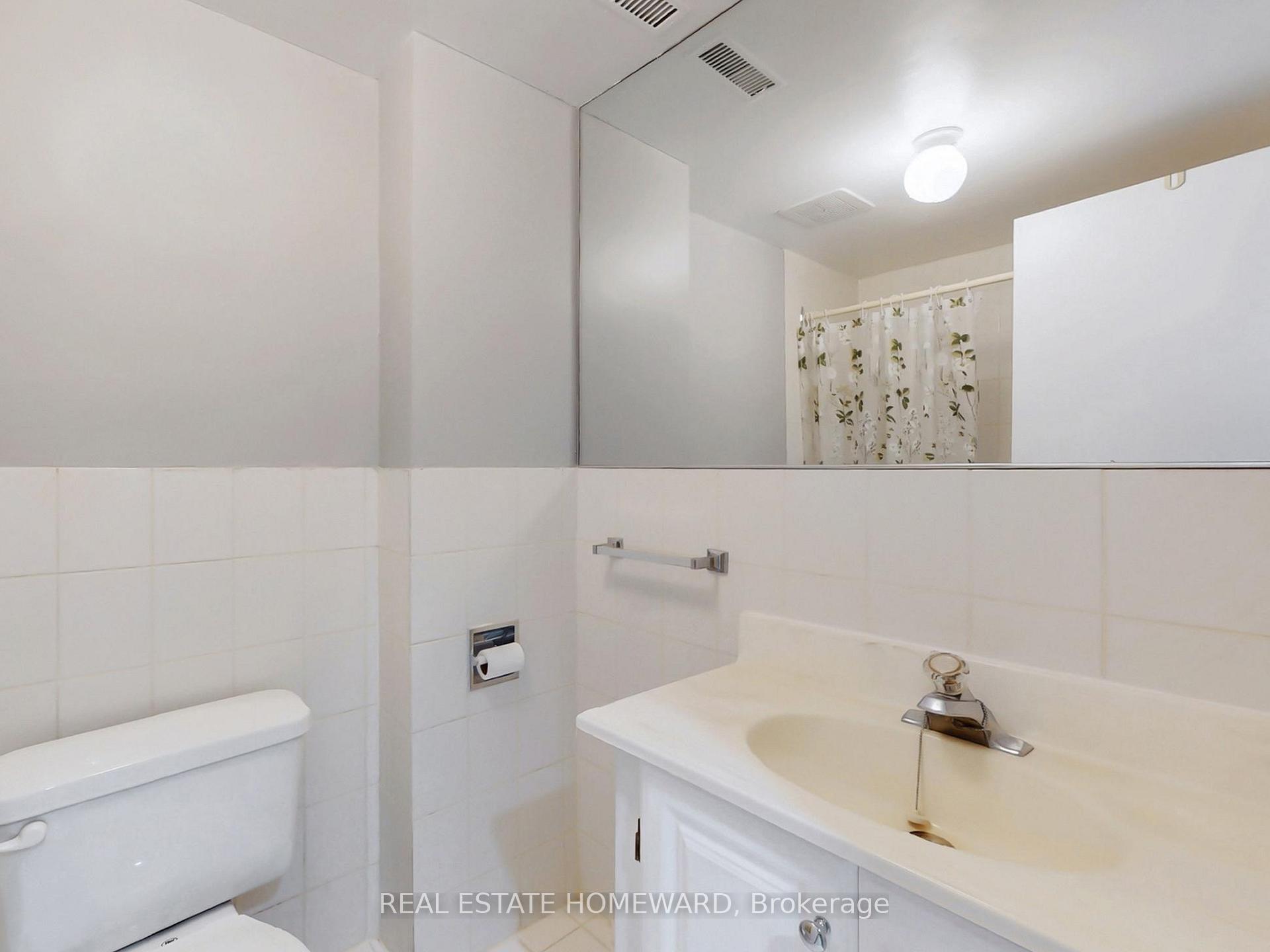 Photo 13 of Unit Basement, 106 Walton Drive, Aurora, Aurora Village — HOMEH