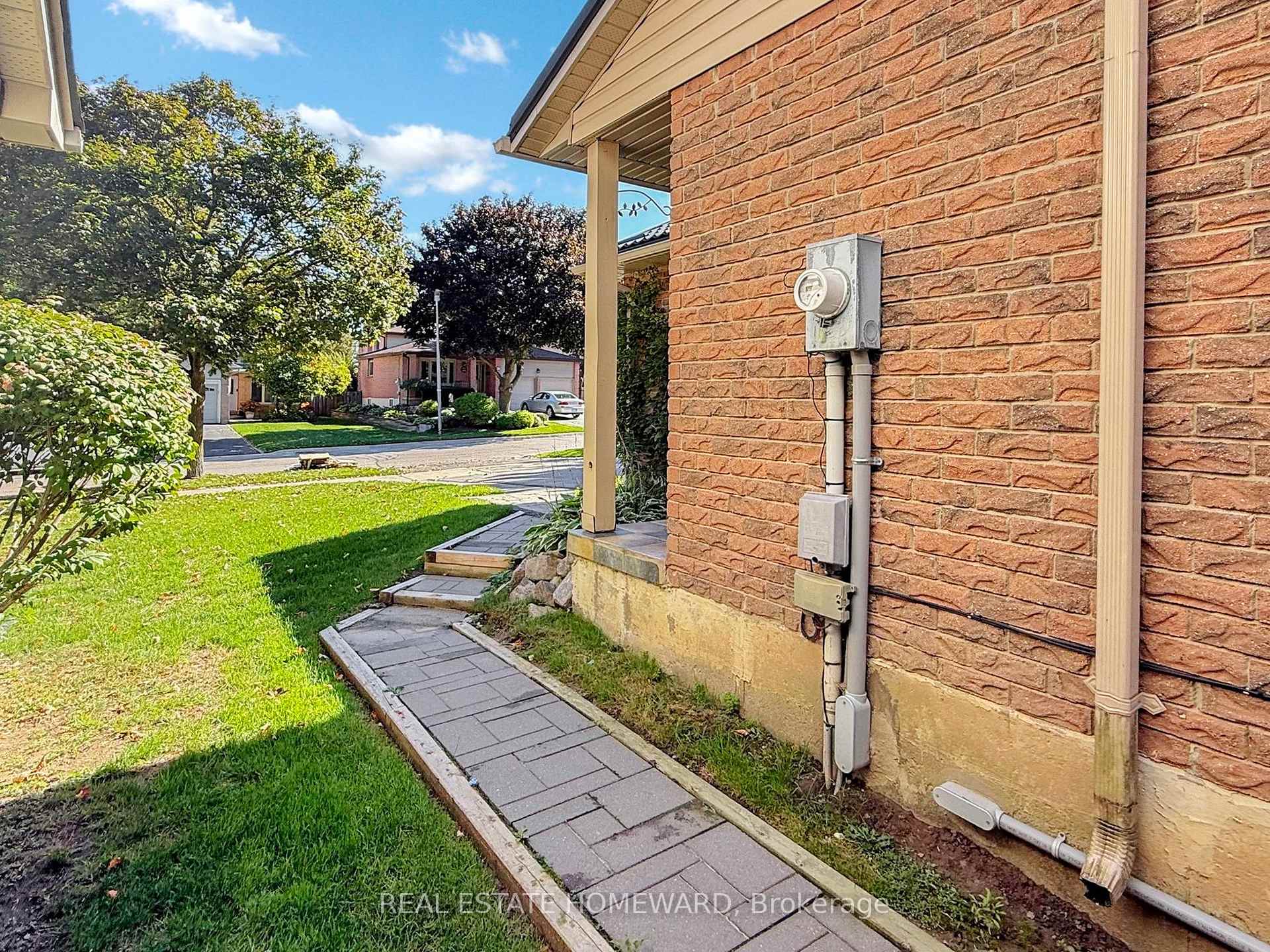 Photo 12 of Unit Basement, 106 Walton Drive, Aurora, Aurora Village — HOMEH