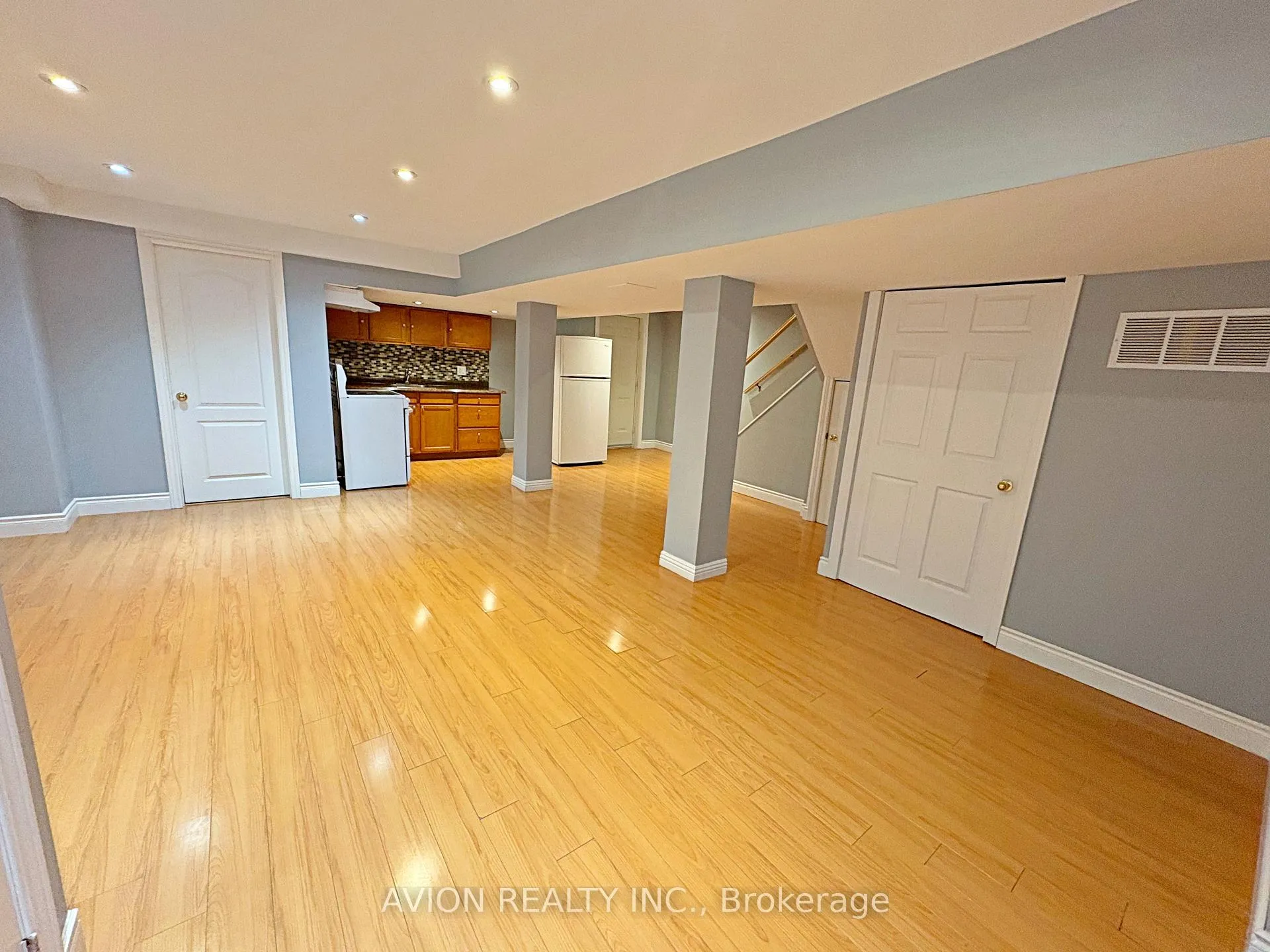 Front of Unit Lower, 91 Ridgeway Court
