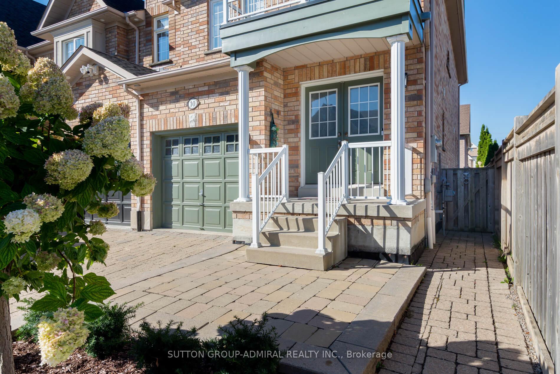 Photo 2 of 10 Oak Park Crescent, Vaughan, Rural Vaughan — HOMEH