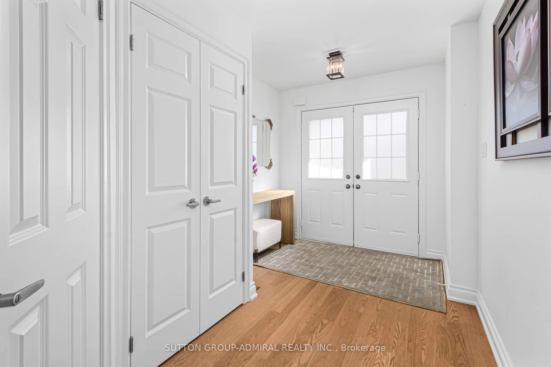 Photo 3 of 10 Oak Park Crescent, Vaughan, Rural Vaughan — HOMEH