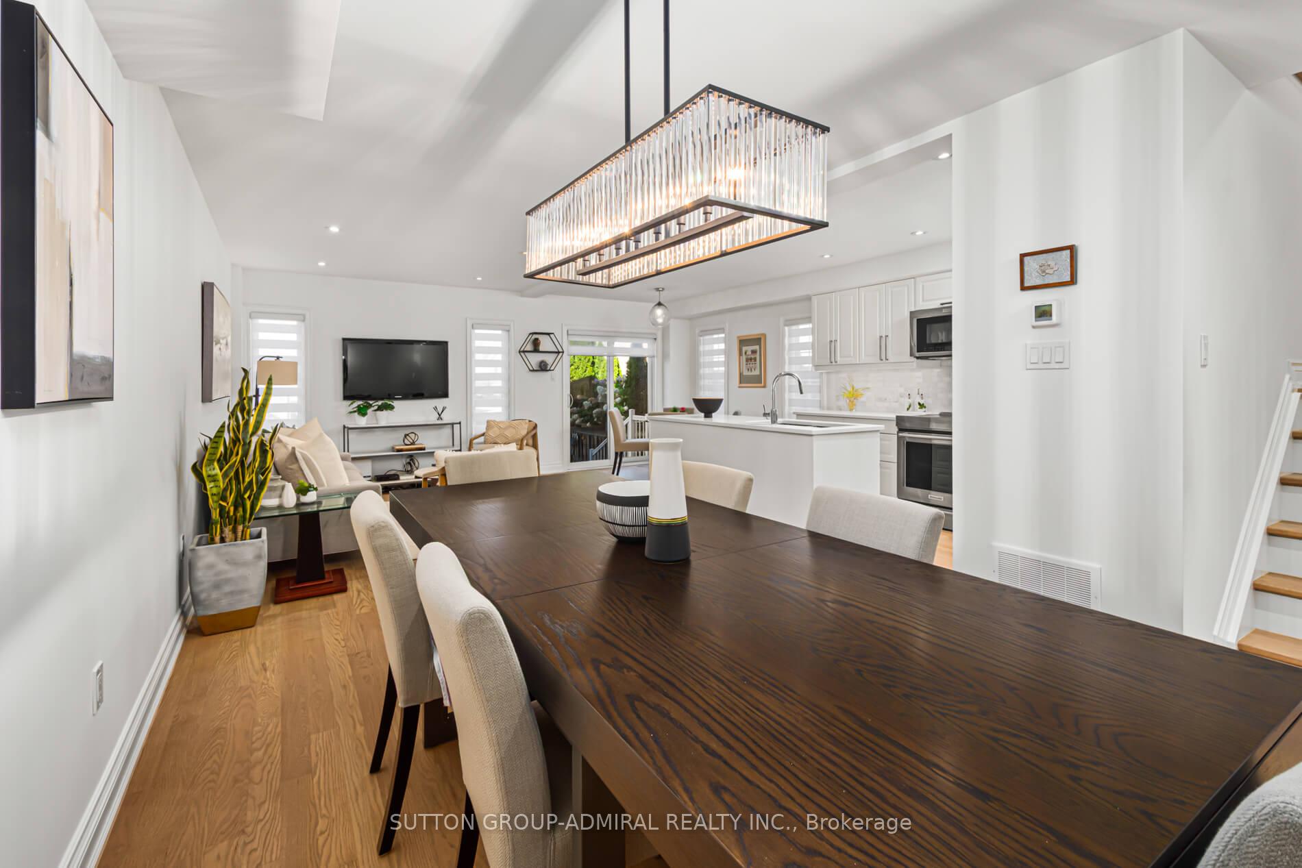 Photo 6 of 10 Oak Park Crescent, Vaughan, Rural Vaughan — HOMEH